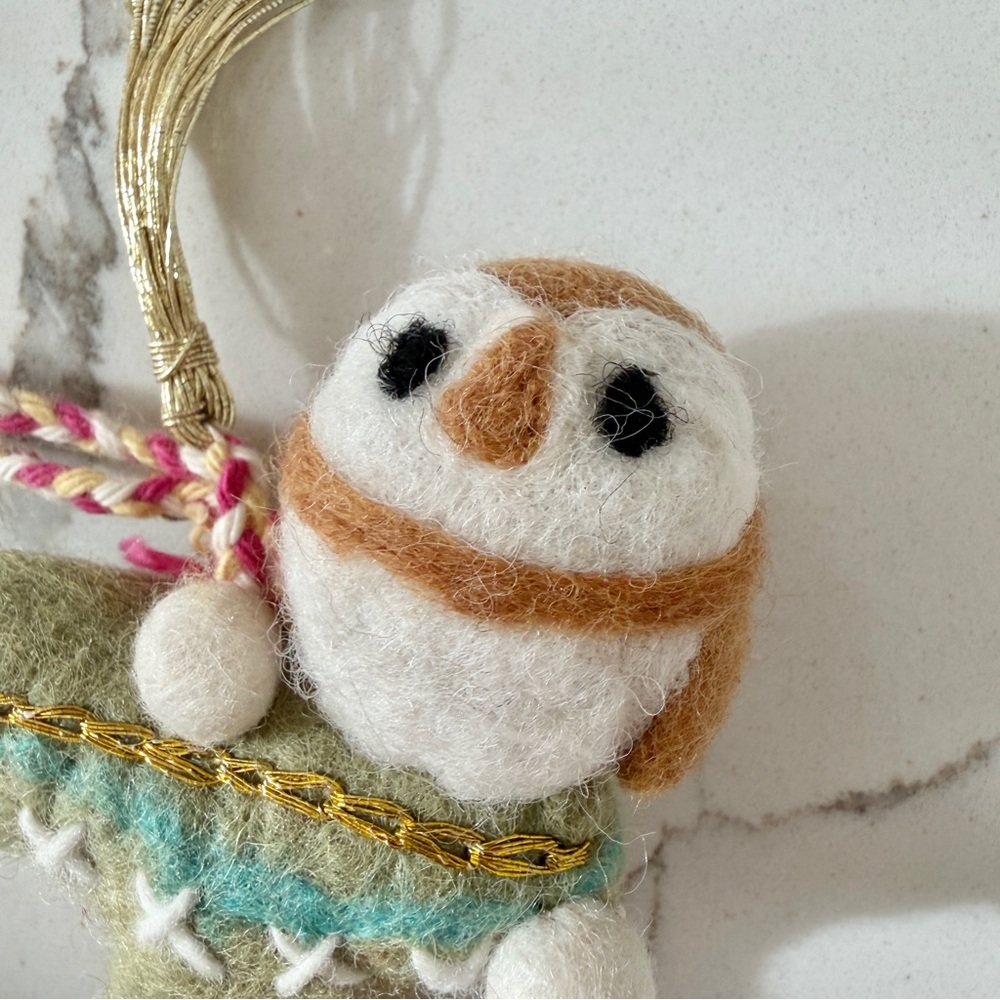 🦉 ANTHROPOLOGIE Letter J Monogram Forest Friends Felted Christmas Ornament - Picture 4 of 8